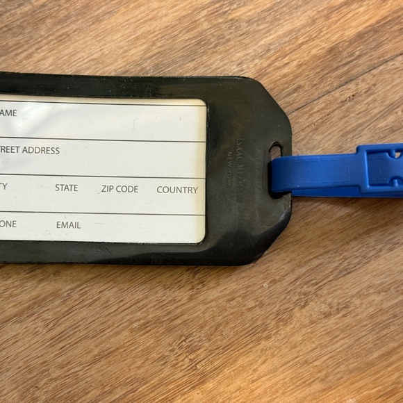 Isaac Mizrahi luggage tag- never used - Picture 3 of 5